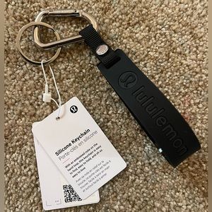 NWT: Lululemon Silicon Keychain